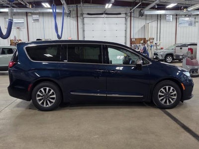 2023 Chrysler Pacifica Hybrid Limited