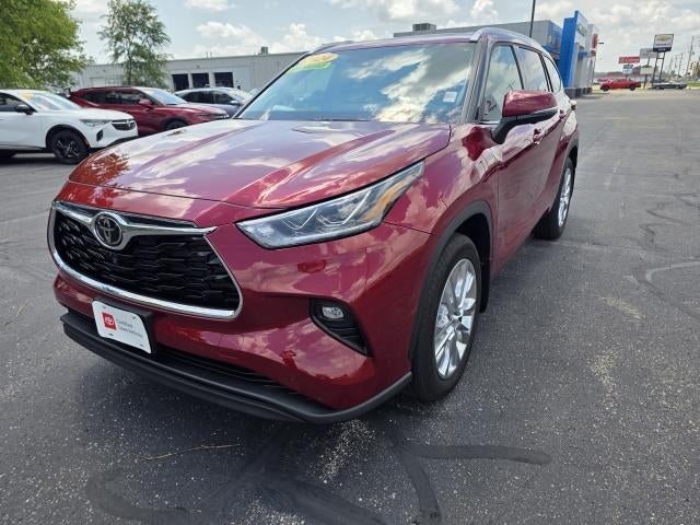 2024 Toyota Highlander LE